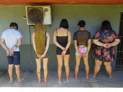 Cinco travestidos son detenidos luego de robar a un cliente, tras encuentro sexual