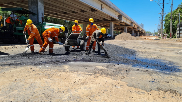 Asfaltan las nuevas rotondas de la avenida Primer Presidente | .::Agencia IP::.