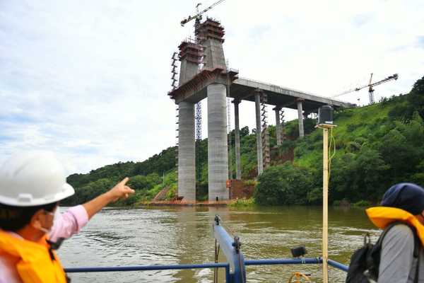 Nuevo puente entre Paraguay y Brasil con 55% de avance