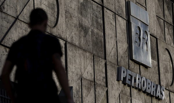 La brasileña Petrobras anuncia la venta de una refinería por 1.650 millones de dólares - MarketData