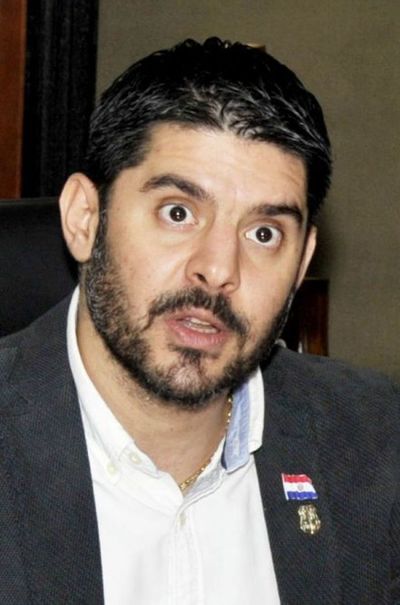 Óscar Nenecho Rodríguez inscribe su precandidatura a la Intendencia de Asunción