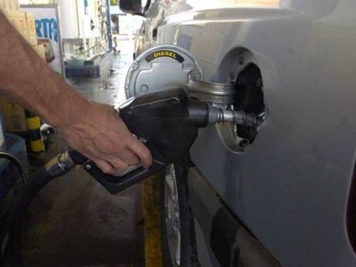 Suba del precio de combustibles podría darse en 30 o 60 días