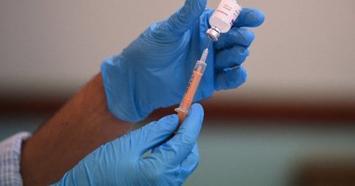 La Nación / Pese a vacunas, los contagios de COVID-19 seguirán por dos años más, señalan