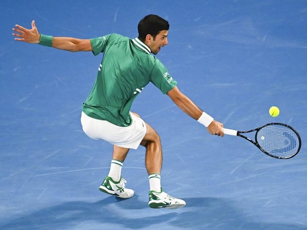 Djokovic y Thiem cierran sus estrenos en tres sets