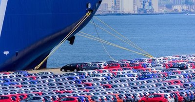 La Nación / En España, segundo constructor europeo, producción de coches cae un 20% en 2020