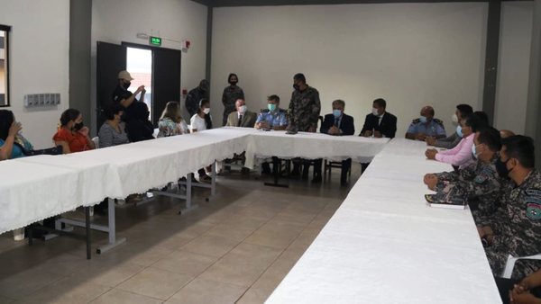 Autoridades y comisiones vecinales coordinan acciones para fortalecer seguridad ciudadana | .::Agencia IP::.