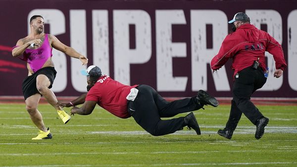 Lo que no te contaron: Un hombre con poca ropa se coló al campo durante el Super Bowl - Megacadena — Últimas Noticias de Paraguay