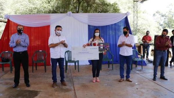 MEC transfirió más de G. 900 millones en instituciones educativas de Itapúa | .::Agencia IP::.