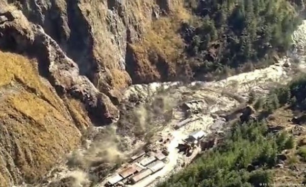Más de 200 desaparecidos y 19 muertos tras colapso de glaciar en India