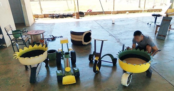 La Nación / Adolescentes de la penitenciaría de Cambyretá sacan provecho a materiales reciclados