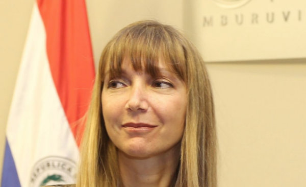 HOY / Acusan a Carla Bacigalupo de manipular disolución de organización sindical de la Caja Bancaria