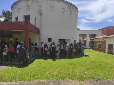 Becarios del rectorado de la UNA denuncian que sus desembolsos sufrieron recortes
