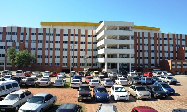 Laboratorio de Clínicas recibe muestras de otros hospitales para pacientes de escasos recursos
