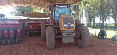 Empresario denuncia que intentaron quemar sus tractores en Curuguaty