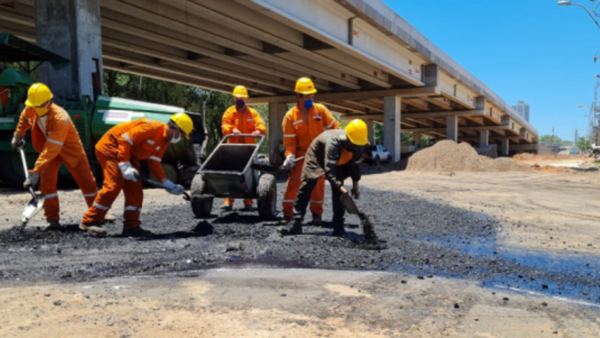 Iniciaron los trabajos de asfalto de las rotondas de la avenida Primer Presidente | El Independiente
