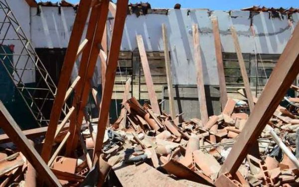Se desplomó el techo de la escuela Puerta del Sol, en San Antonio, y no podrán iniciar las clases
