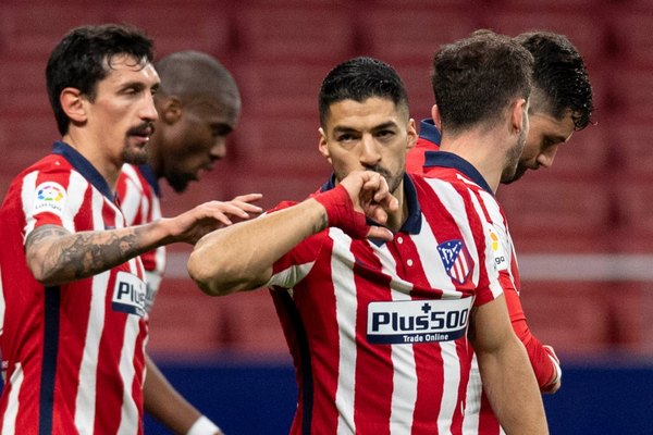 Luis Suárez brilla, pero el Atlético Madrid se frena