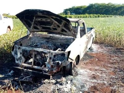 Incidente entre campesinos y policías termina con camioneta de concejal incendiada - Nacionales - ABC Color