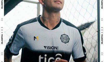 Olimpia presentó su nueva indumentaria