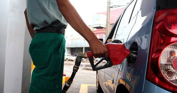 La Nación / Empresarios avizoran una inminente suba de precio de combustibles