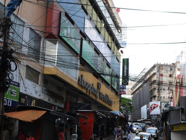 Maraña de cables afecta la visual en toda la zona norte del microcentro