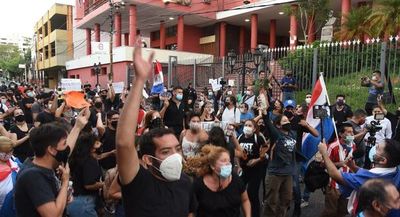 Manifestantes de #KoagaReikuaata se autoconvocan de nuevo esta tarde - Nacionales - ABC Color