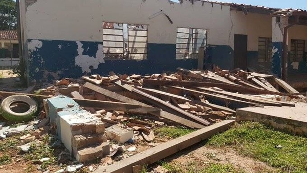 HOY / Caída de techo de escuela: “No podemos arriesgar a nuestros alumnos”