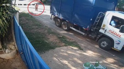 Crónica / Doña iba tranqui y fue arrastrada por camión