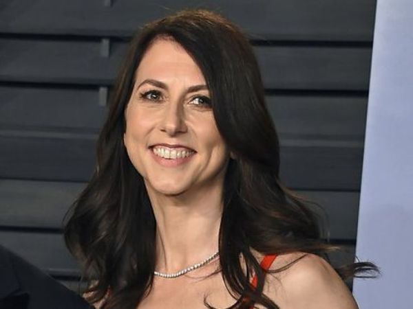 La nueva vida de MacKenzie Scott, ex de Jeff Bezos: es la tercera mujer más rica del mundo y quiere donar su fortuna “hasta vaciar la caja fuerte”