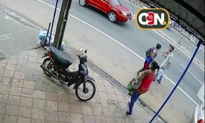 Sangrienta pelea callejera entre dos hombres en Itauguá - C9N