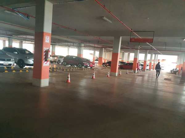 Funcionarios protestan por privatización del estacionamiento del Palacio de Justicia