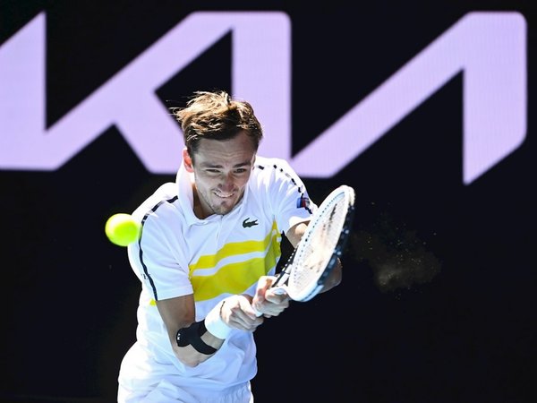 Medvedev y Rublev siguen de dulce y acceden a segunda ronda