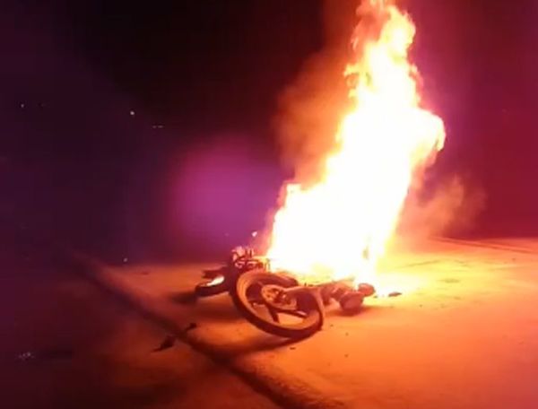 Tres lesionados tras choque e incendio de motocicleta - ABC en el Este - ABC Color