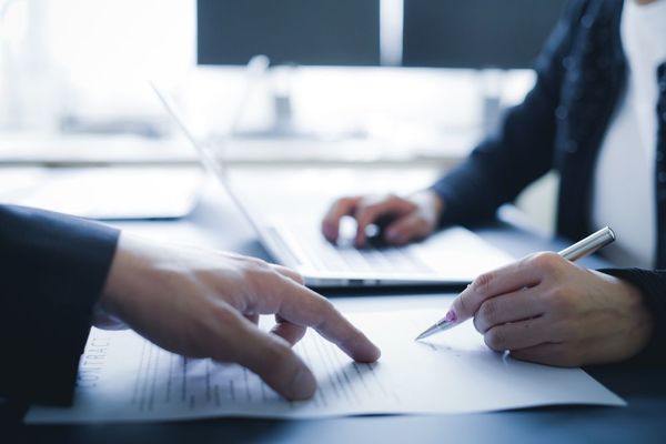 Credicentro absorbe deuda emitida por LCR y Cambios Chaco pone fecha al cierre de sucursales - MarketData