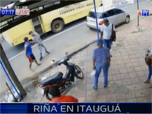 Violenta pelea entre limpiavidrios y vendedor ambulante en Itauguá