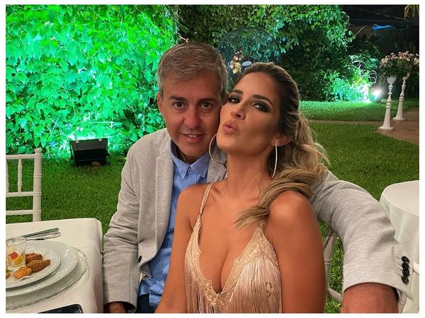Se puso a perrear con un muchacho y no era su marido