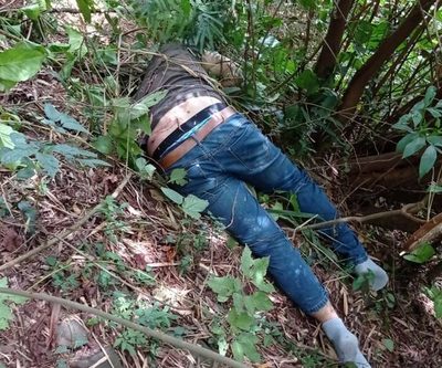 Joven se lanza de puente