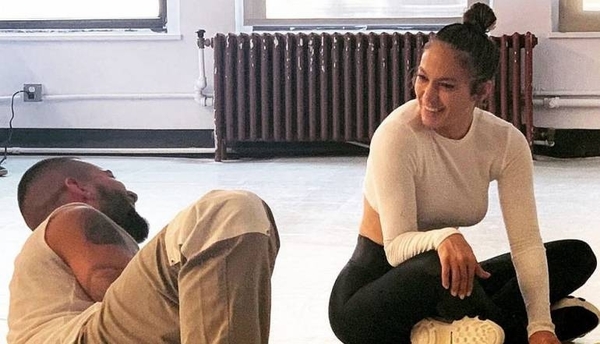 HOY / Jennifer López y Maluma aplazan su película "Marry Me" hasta el 2022