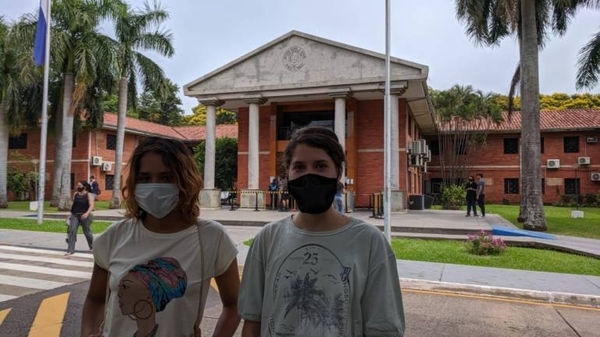 HOY / Estudiantes becados anuncian manifestación ante irregularidades en la UNA