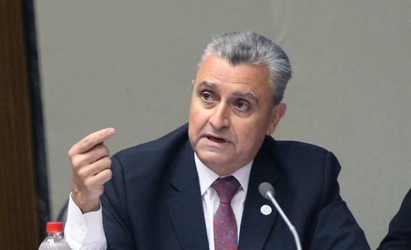 HOY / Nuevo escándalo salpica a Villamayor: su estudio jurídico impidió que Aduanas cobre millonaria multa