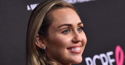 El homenaje de Miley Cyrus a Britney Spears en el Super Bowl pidiendo su libertad - C9N