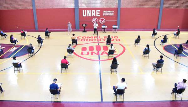 JÓVENES DE TODO ITAPÚA RINDIERON POR LA BECA «ALUMNO 5» EN LA UNAE