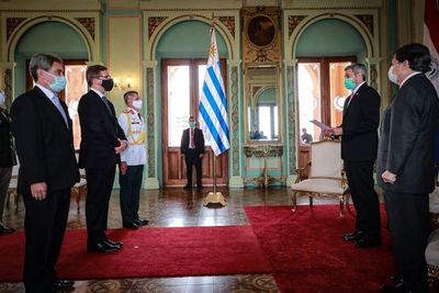 Representantes diplomáticos de Uruguay y Rusia presentaron cartas credenciales a Mario Abdo