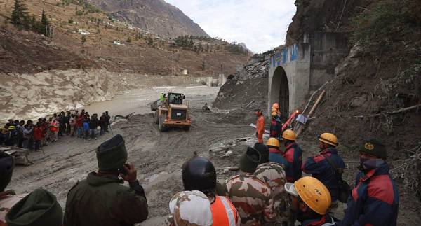 Rescatistas continúan la búsqueda de 34 personas atrapadas en un túnel tras desprendimiento de un glaciar del Himalaya - Megacadena — Últimas Noticias de Paraguay