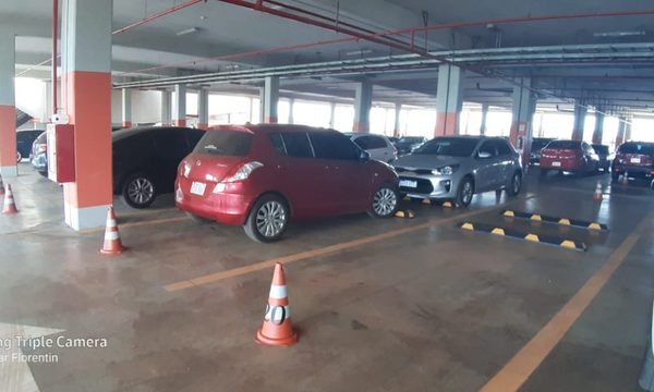 Repudian privatización de estacionamiento en Palacio de Justicia de CDE