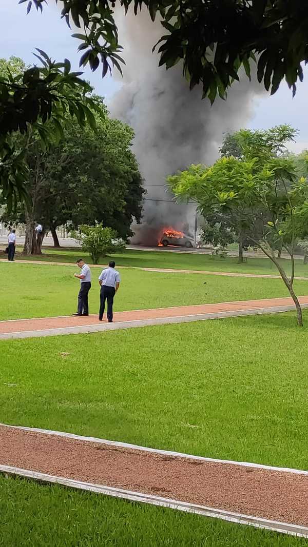 Posible único sobreviviente de accidente aéreo lucha por su vida en el Hospital del Trauma - Megacadena — Últimas Noticias de Paraguay