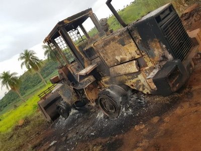 Quema de tractor en una estancia de Pedro Juan Caballero