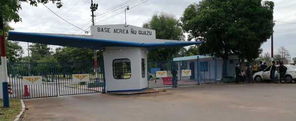 Intendente de Fuerte Olimpo confirmó que avión militar partió con ocho personas - Megacadena — Últimas Noticias de Paraguay