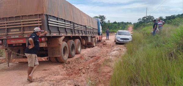 Vergonzoso estado de tramo vial en Hugua Ñandu - Nacionales - ABC Color
