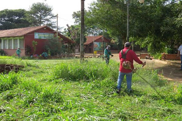 Intensifican limpieza en escuelas franqueñas - ABC en el Este - ABC Color